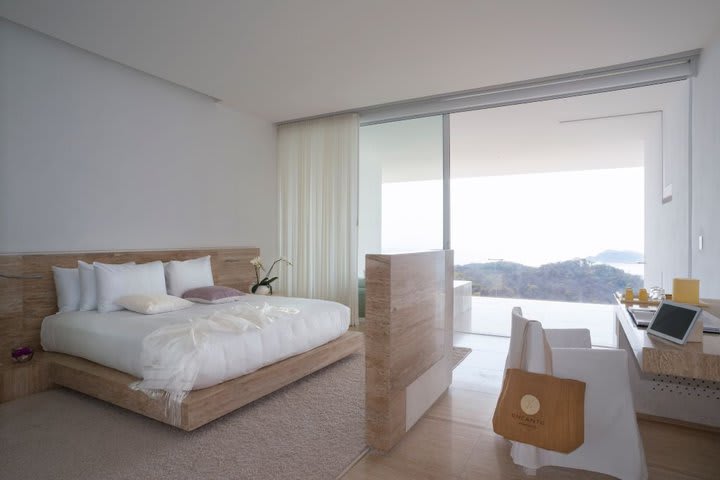 Suite with balcony and ocean view