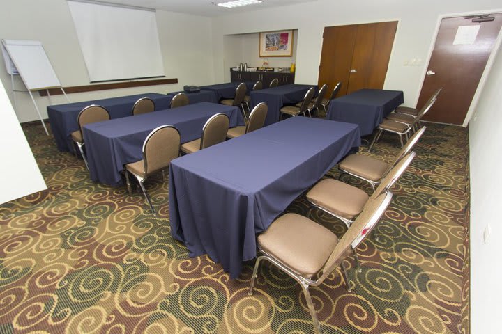 Montaje tipo aula en el salón de eventos