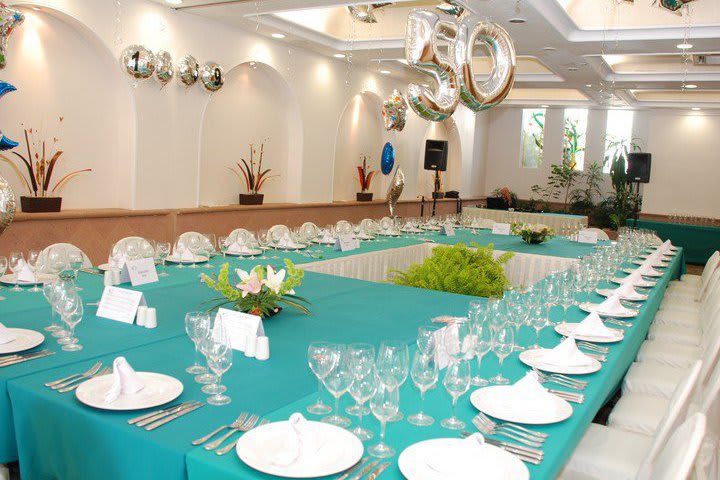 Las Flores meeting room