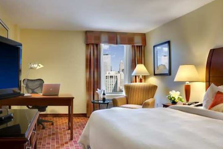 Guest room at the Hilton Garden Inn Magnificent Mile hotel in downtown Chicago
