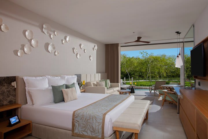 Img - Junior suite king swim out vista tropical