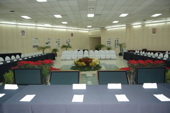 Real de Minas offers conference facilities to accommodate up to 1,000 guests