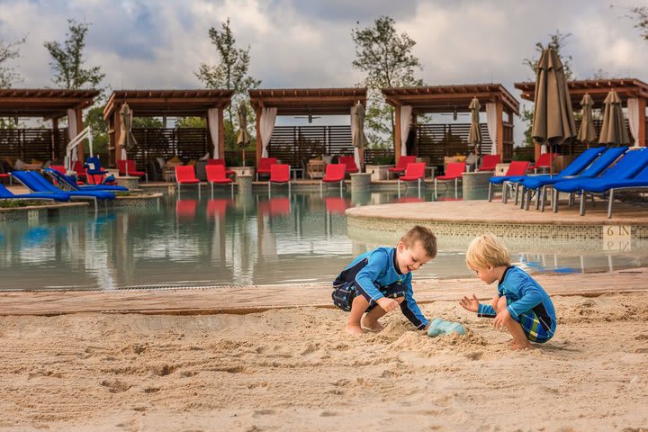 Pool with beach-type access