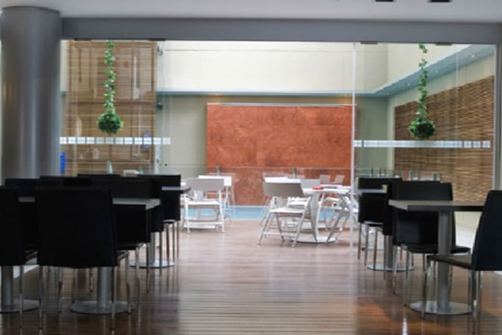 Salón de desayunos del Ayres De Recoleta Plaza, hotel en Argentina