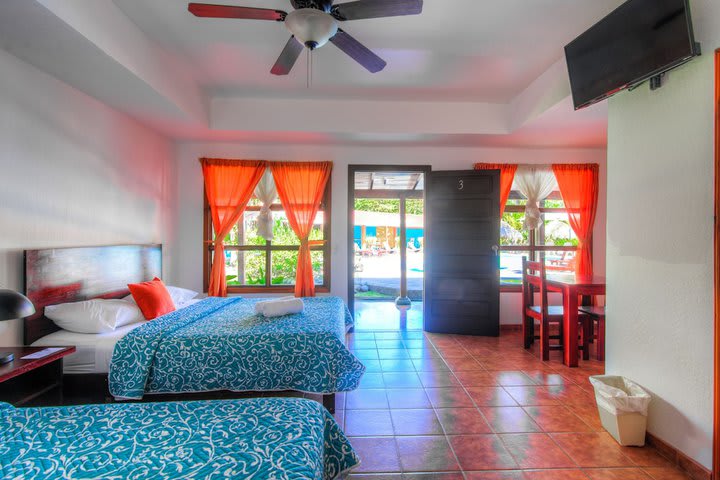 Img - Beachfront Two Queen Beds
