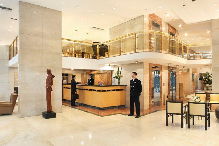 Recepción y área del lobby del Dolmen Buenos Aires Hotel