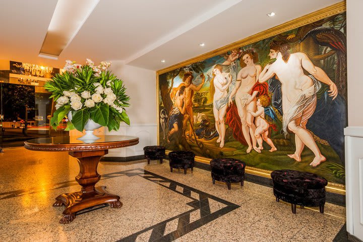 Mural decorativo en el lobby