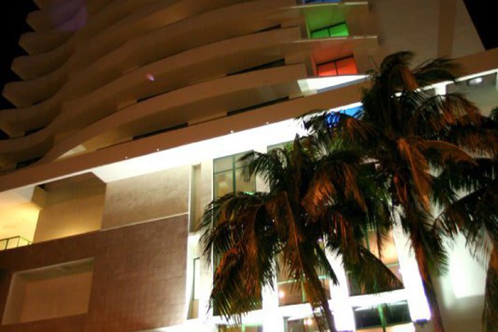 Vista exterior del hotel Sixty Sixty Resort en Miami Beach