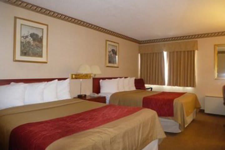 Guest room with two queen beds at the Comfort Inn Meadowvale in Mississauga