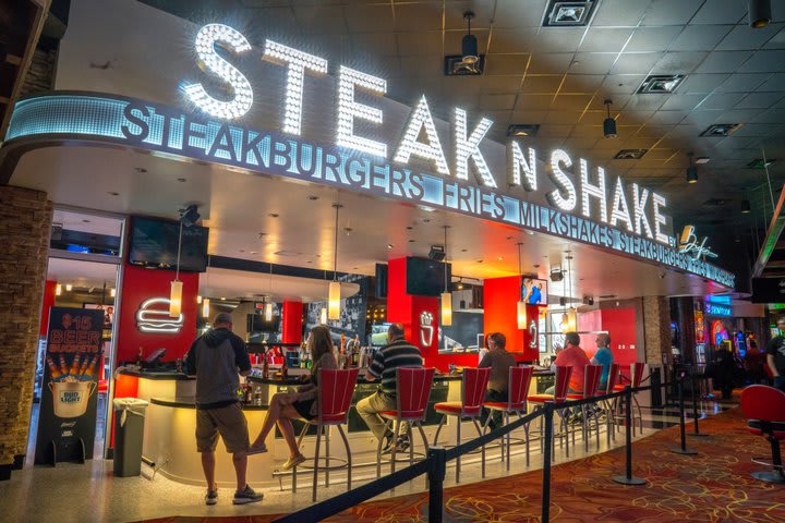 Steak'n Shake fast food restaurant