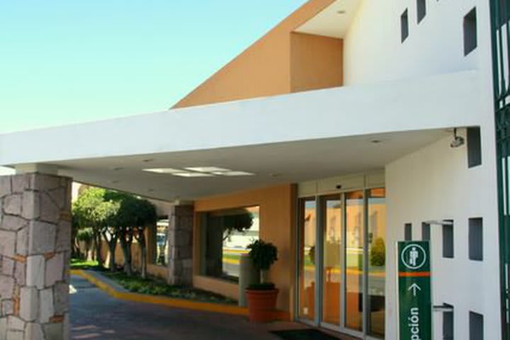 La Posada Hotel y Suites