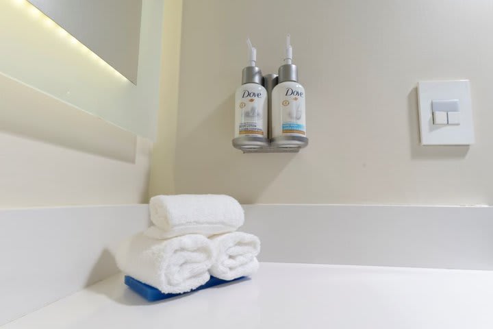 Towels and bath amenities