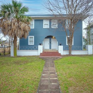 Impressive Cozy Historic 3BR Apt 101 Near Downtown