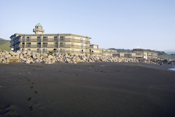 El hotel Best Western Plus Lighthouse en Pacífica está frente al mar