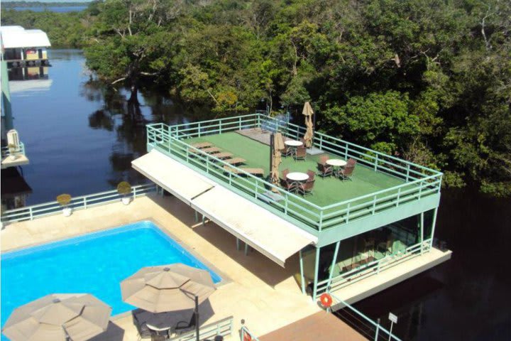 The Amazon Jungle Palace hotel has a sun terrace and sun loungers
