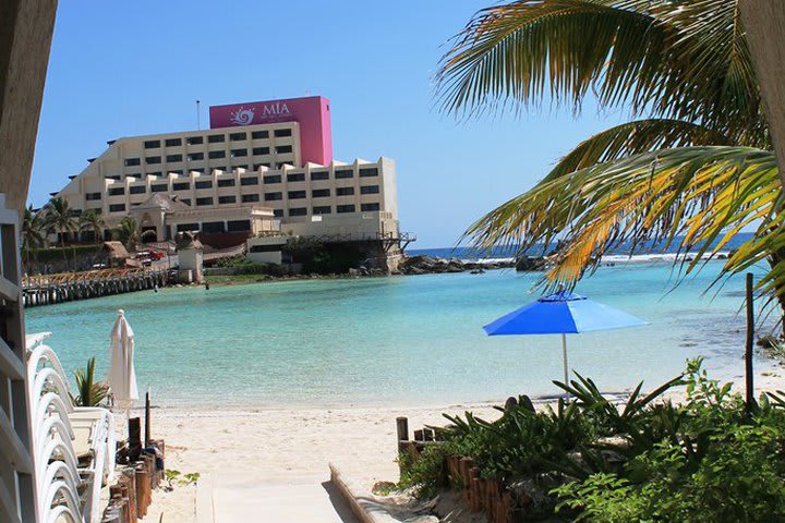 Beach access of hotel Villa Kiin in Isla Mujeres