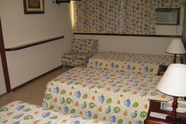 Triple guest room at the Grande Hotel Canada, Rio de Janeiro