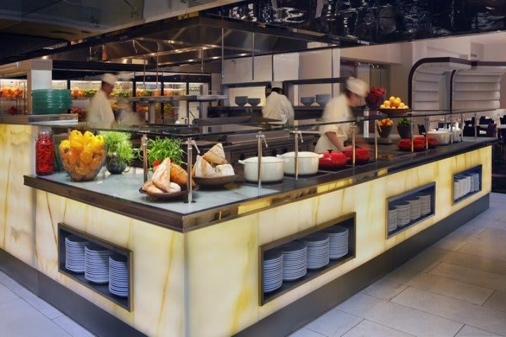 The Hyatt Regency O'Hare hotel offers buffet breakfast