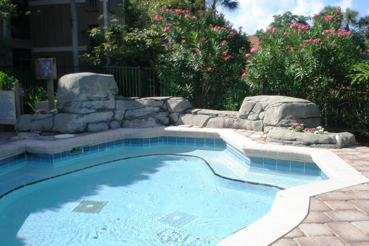 The Polynesian Isles Resort has four Jacuzzis
