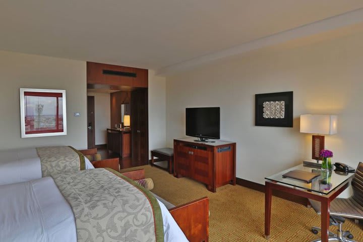 Guest rooms are equipped with air conditioning and work desk