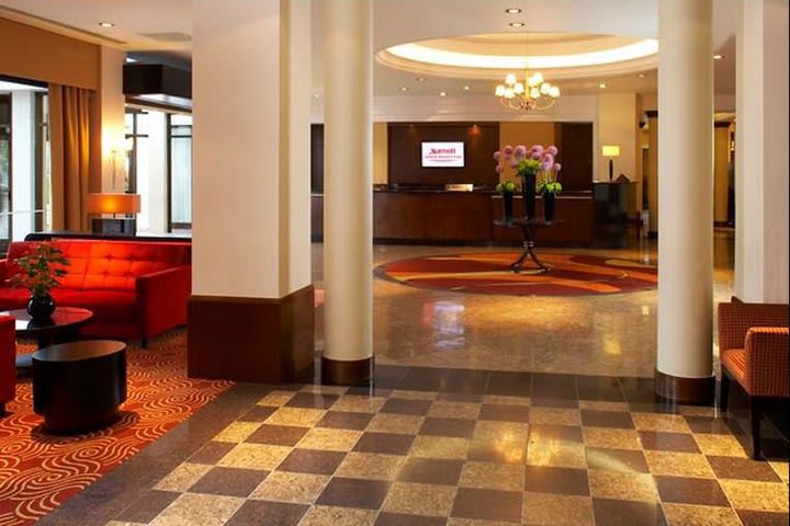 You can ask for tour assistance at the front desk of the London Marriott Regents Park hotel