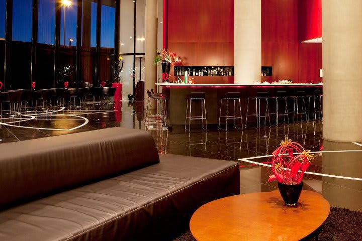 Lobby bar del Hotel Santos Porta Fira en Barcelona