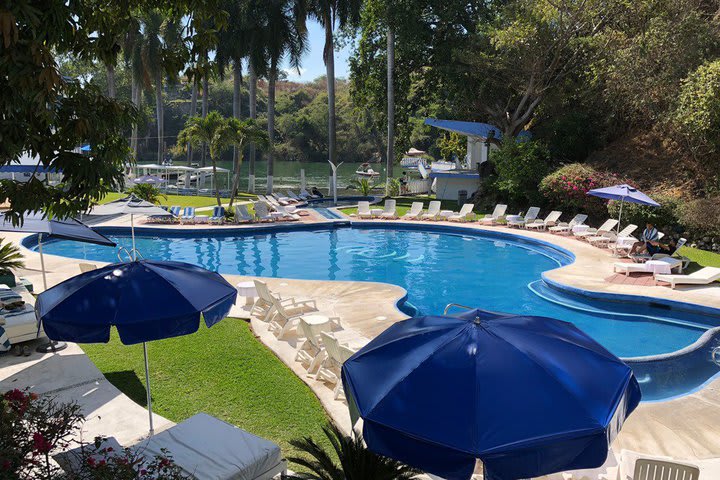 Sun terrace at the pool