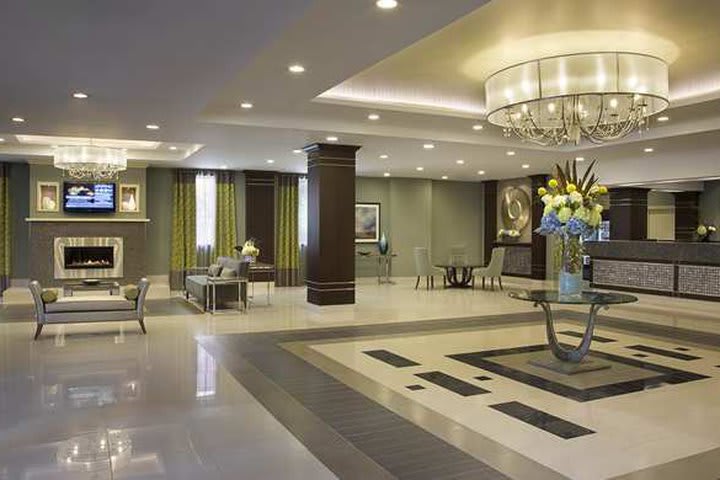 Lobby del hotel Hilton Garden Inn en el centro de Toronto