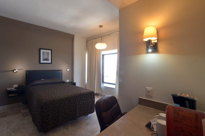 Superior single guest room