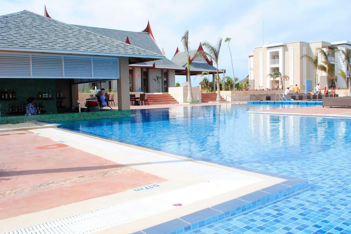 Bar by the pool