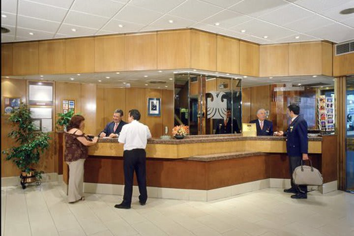 Recepción del Hotel Puerta de Toledo en Madrid