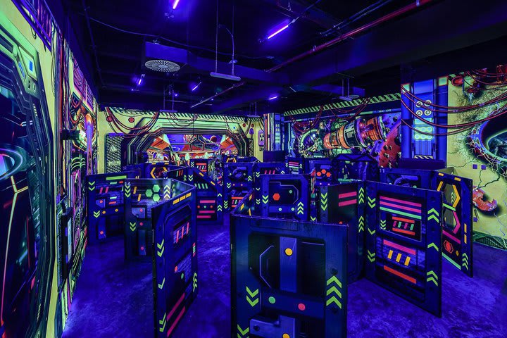 Arcade interior, boliche y laser tag