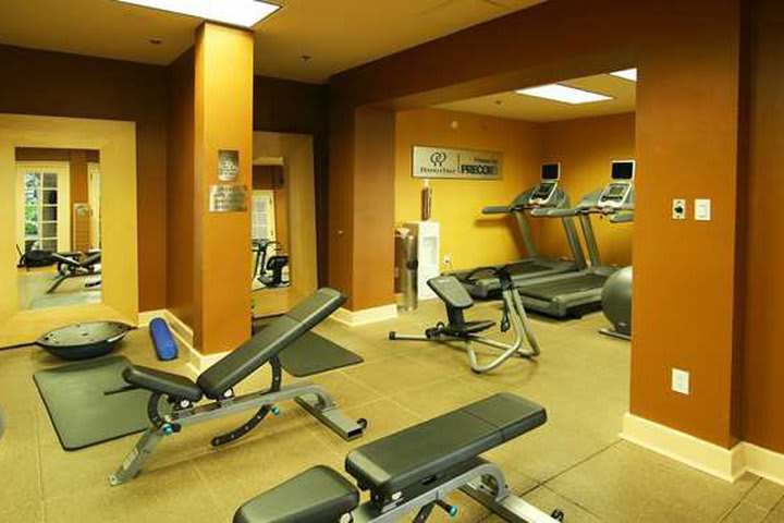 Gimnasio del hotel DoubleTree by Hilton San Antonio Airport