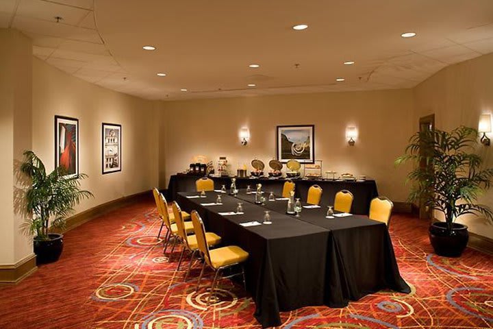 The Chicago Marriott at Medical District - UIC hotel has conference facilities
