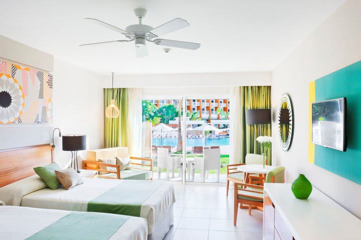 Standard guest room with pool view