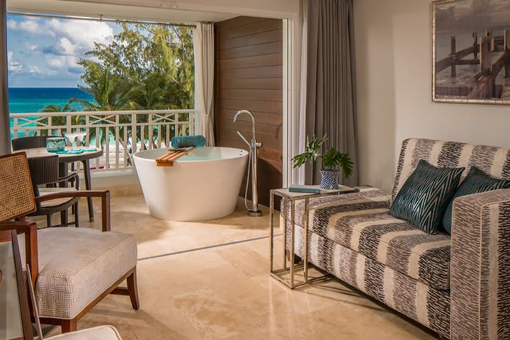 Img - Club Suite, 1 Bedroom, Ocean View (Beachfront Club Level Suite)