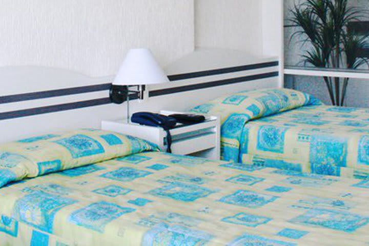 Double guest room at the Golden Beach Flats hotel in Recife