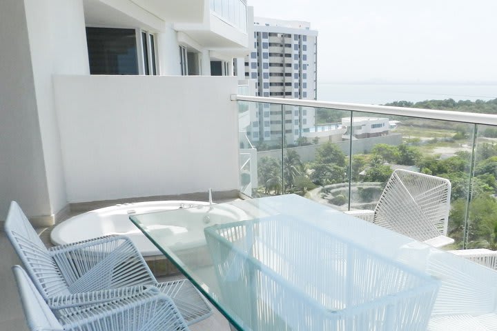 Balcony with Jacuzzi