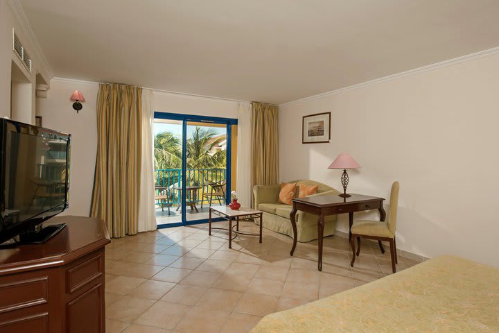 Double guest room with pool view