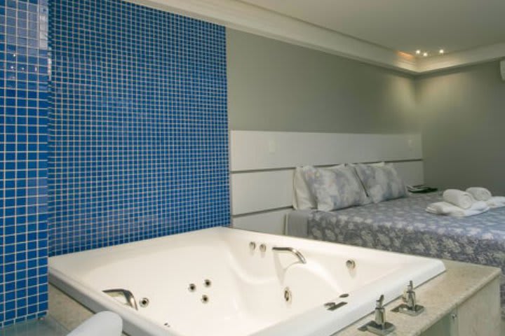 Jacuzzi de una suite en el Brisa Tower Hotel en Brasilia