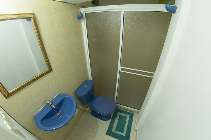 Baño de la habitación doble