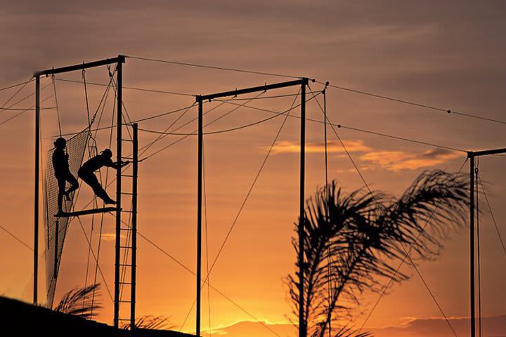 Utiliza tus habilidades en el trapecio del hotel Sauípe Fun en Costa do Sauíte