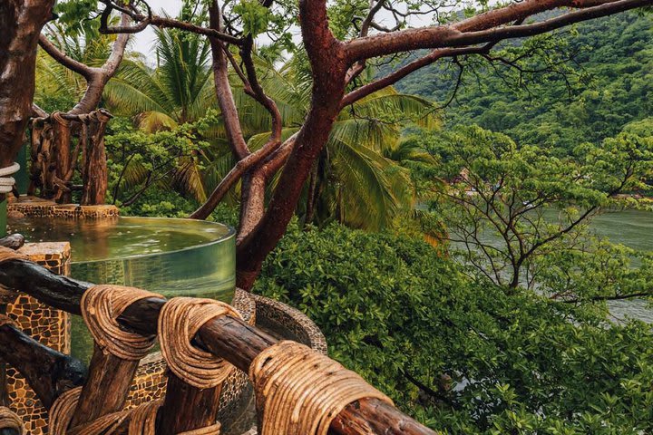 Infinity pool