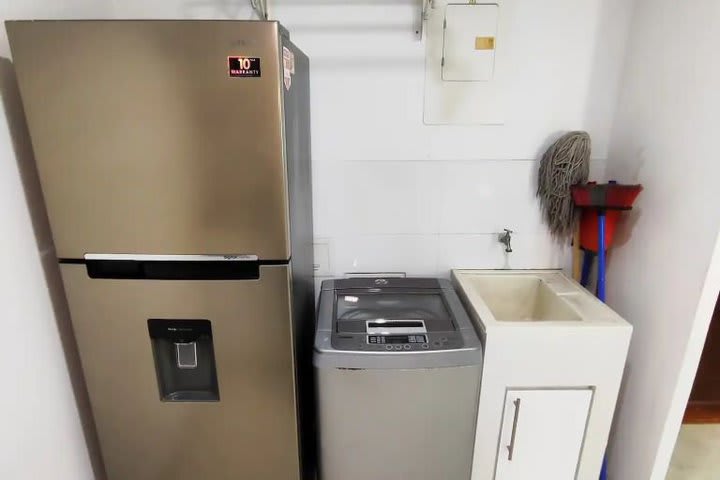 Refrigerador y amenidades