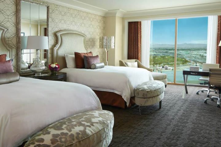 All rooms at the Four Seasons Las Vegas feature floor-to-ceiling windows