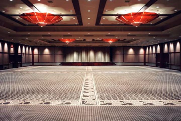 El hotel Sheraton On The Falls cuenta con salones de eventos