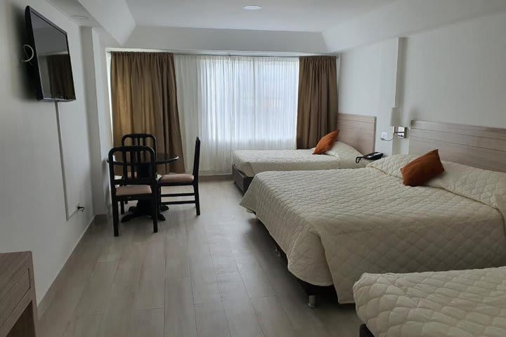 Habitación con tres camas