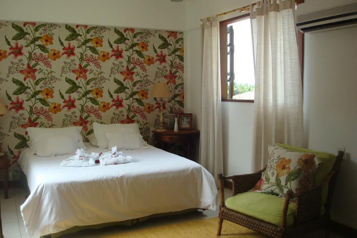 Standard guest room at the Refugio da Vila hotel