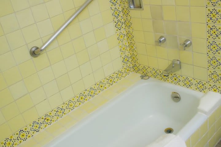 Tub in a guest room at Hotel Victoria Oaxaca