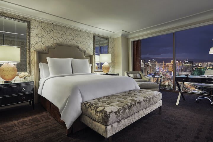 All rooms at the Four Seasons Las Vegas feature floor-to-ceiling windows